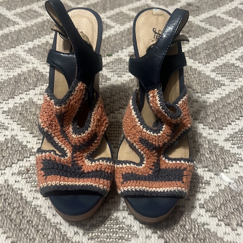 Lucky Brand crochet Size 7.5 wedge sandal
